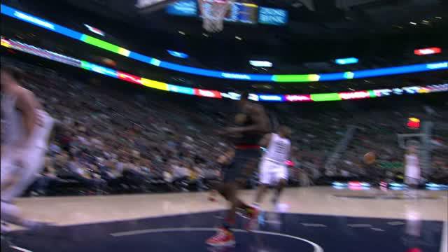 Berita video the best chasedown blocks from 2017 NBA season featuring LeBron James and Kevin Durant.