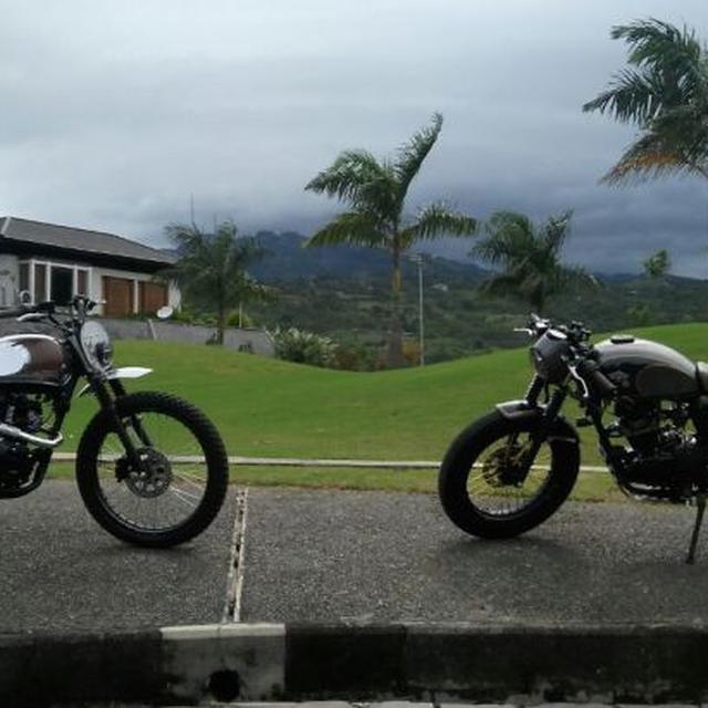 Gaya Berfoto Di Motor Trail - foto candid kekinian