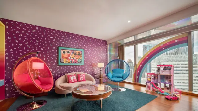 Fasilitas dan pengalaman yang diberikan oleh Barbie Ultimate Staycation, Grand Hyatt Kuala Lumpur.