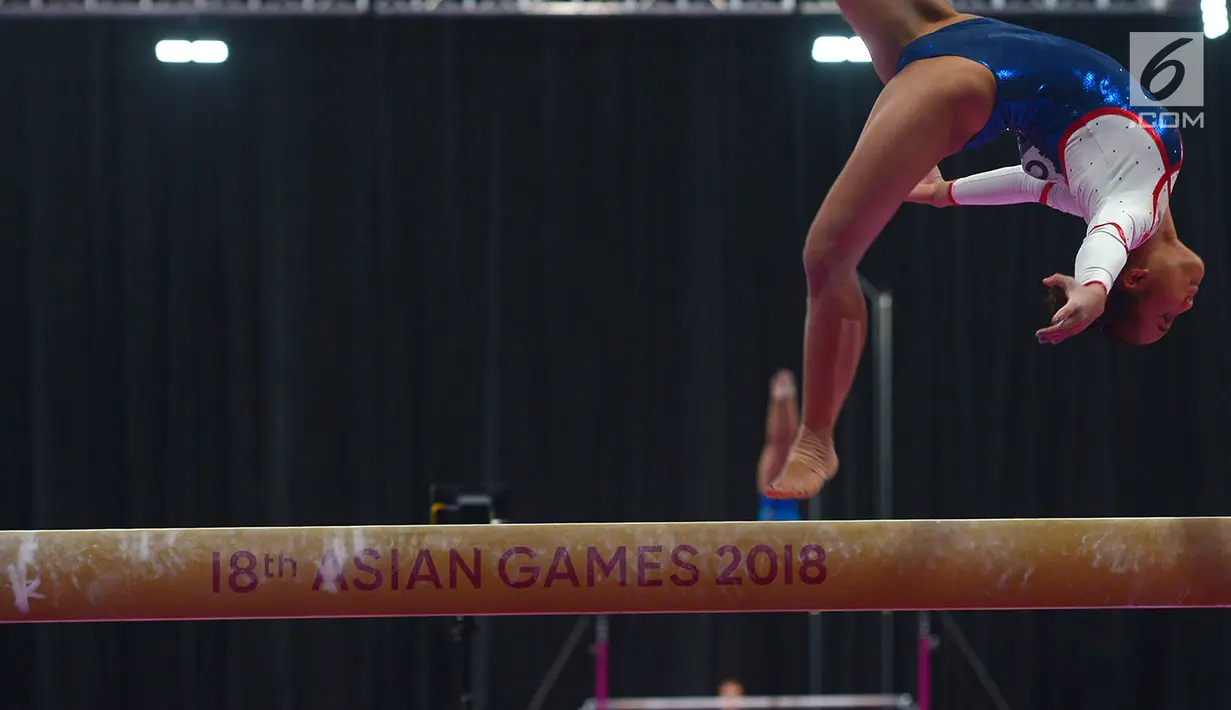 Pesenam putri Indonesia saat berlaga pada babak final senam artistik putri Asian Games 2018 di JIExpo, Kemayoran, Jakarta, Rabu (22/8). Indonesia berhasil menempati posisi ke 8 dari 11 negara untuk 4 kategori. (merdeka.com/Imam Buhori)
