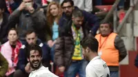 Isco mencetak gol penentu kemenangan Real Madrid atas Sporting Gijon dalam lanjutan Liga Spanyol di Estadio Municipal El Molinon, Sabtu (15/4/2017) malam WIB. (AP Photo/Alvaro Barrientos)
