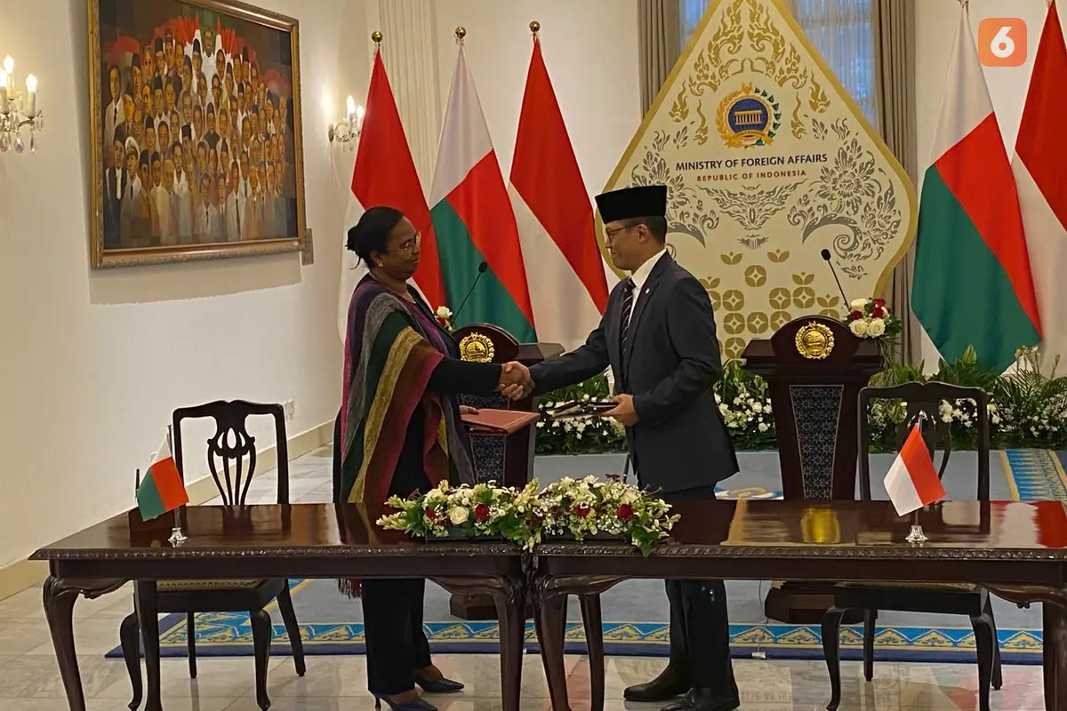 Menlu Madagaskar Alice N'Diaye dan Menlu Sugiono pada Rabu (3/6/2026) di Jakarta, menandatangani MoU on the Establishment of the Joint Commission for Bilateral Cooperation (JCBC) dan Agreement on Visa Exemption for Holders of Diplomatic and Service.