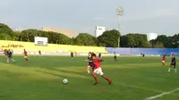Timnas Indonesia Putri U-16 menjaga asa ke semifinal Piala AFF U-16 Putri setelah mengalahkan Kamboja. (Bola.com/Muhammad Ivan Rida)