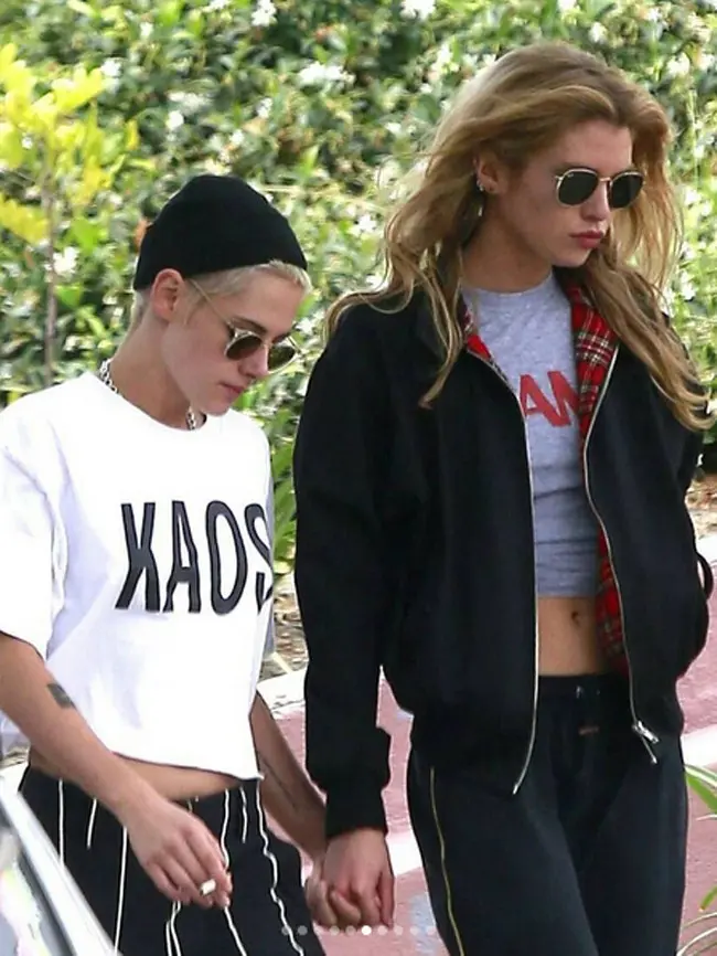 Kristen Stewart dan Stella Maxwell. (Instagram/persian_krisbians)