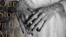 Potret detail bagian depan bridal robe Ochi Rosdiana. Terdapat payet mutiara di beberapa bagian bridal robe Ochi. Payet tersebut membuat memberikan kilau yang indah dan memikat. Foto tersebut juga perlihatkan tangan Ochi yang sudah dihias dengan hena. Dalam rentetan pernikahannya mulai dari siraman sampai resepsi pernikahan, artis berusia 26 tahun ini selalu tampil memukau. (Liputan6.com/IG/@ochi24)