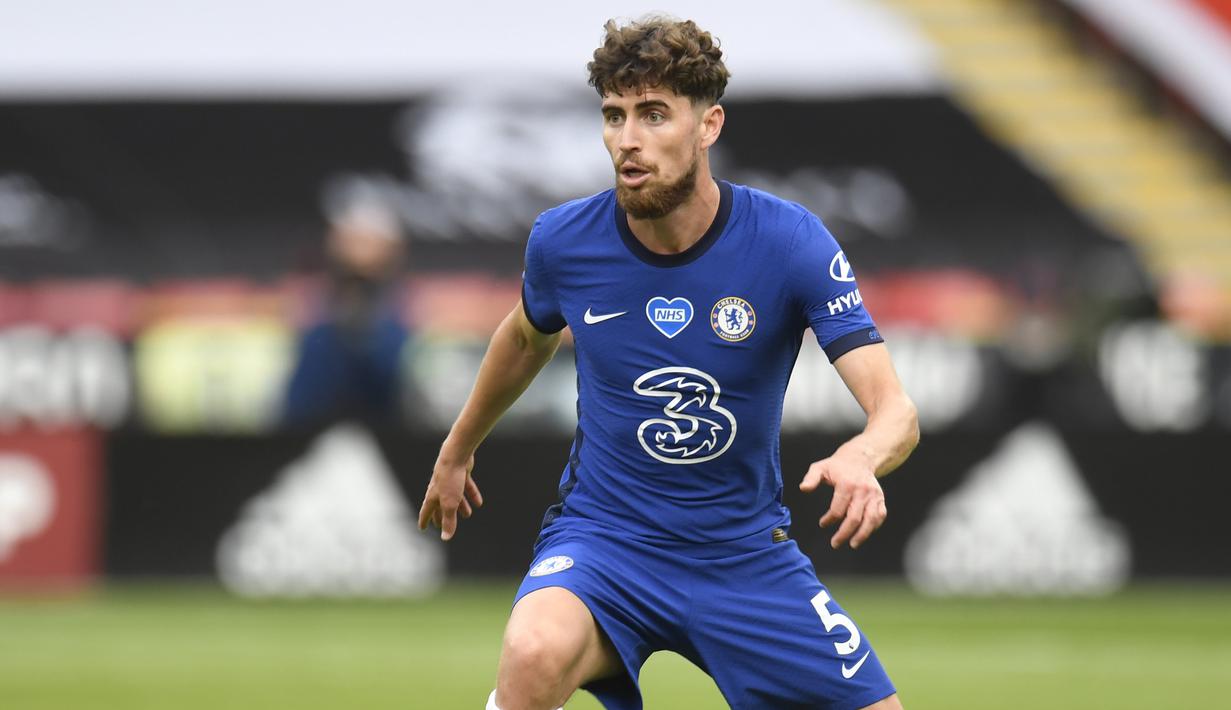 6. Jorginho (57 Juta Euro) - Pemain berusia 28 tahun ini dilabuhkan Chelsea dari Napoli pada 2018. Jorginho dipinang Chelsea dengan harga transfer mencapai 57 juta euro. (AFP/Peter Powell/pool)