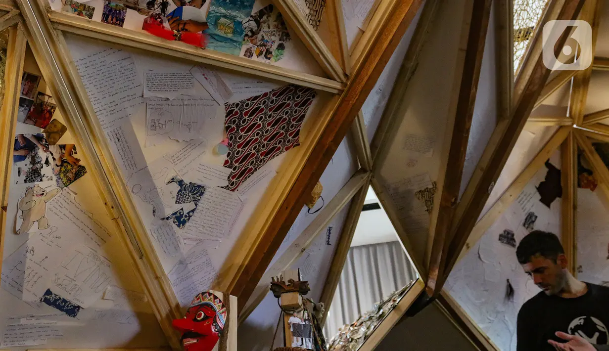 Proyek Hati Polyhedron melibatkan 1.500 peserta dari seluruh Indonesia, termasuk seniman, pelajar, dan komunitas lokal, yang bekerja sama untuk menciptakan karya seni yang mencerminkan nilai-nilai persatuan dalam keberagaman. (merdeka.com / Arie Basuki)