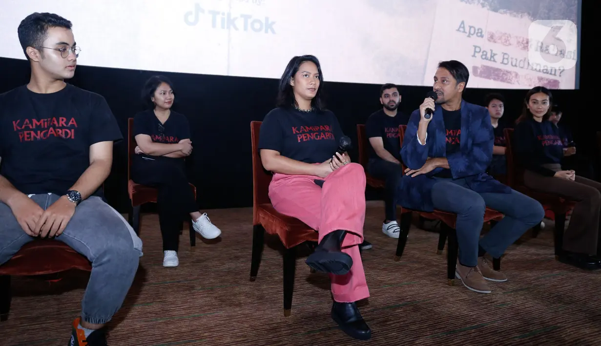 Suasana jumpa pers peluncuran trailer "Pengabdi Setan 2: The Communion di Jakarta, Kamis (16/6/2022). Selisih lima tahun sejak penayangan film pertamanya, film kedua Pengabdi Setan ini dijadwalkan tayang bioskop pada 4 Agustus 2022. (Liputan6.com/Herman Zakharia)