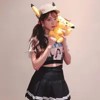 Jisoo Blackpink styling rok mini (Instagram @sooyaaa__)