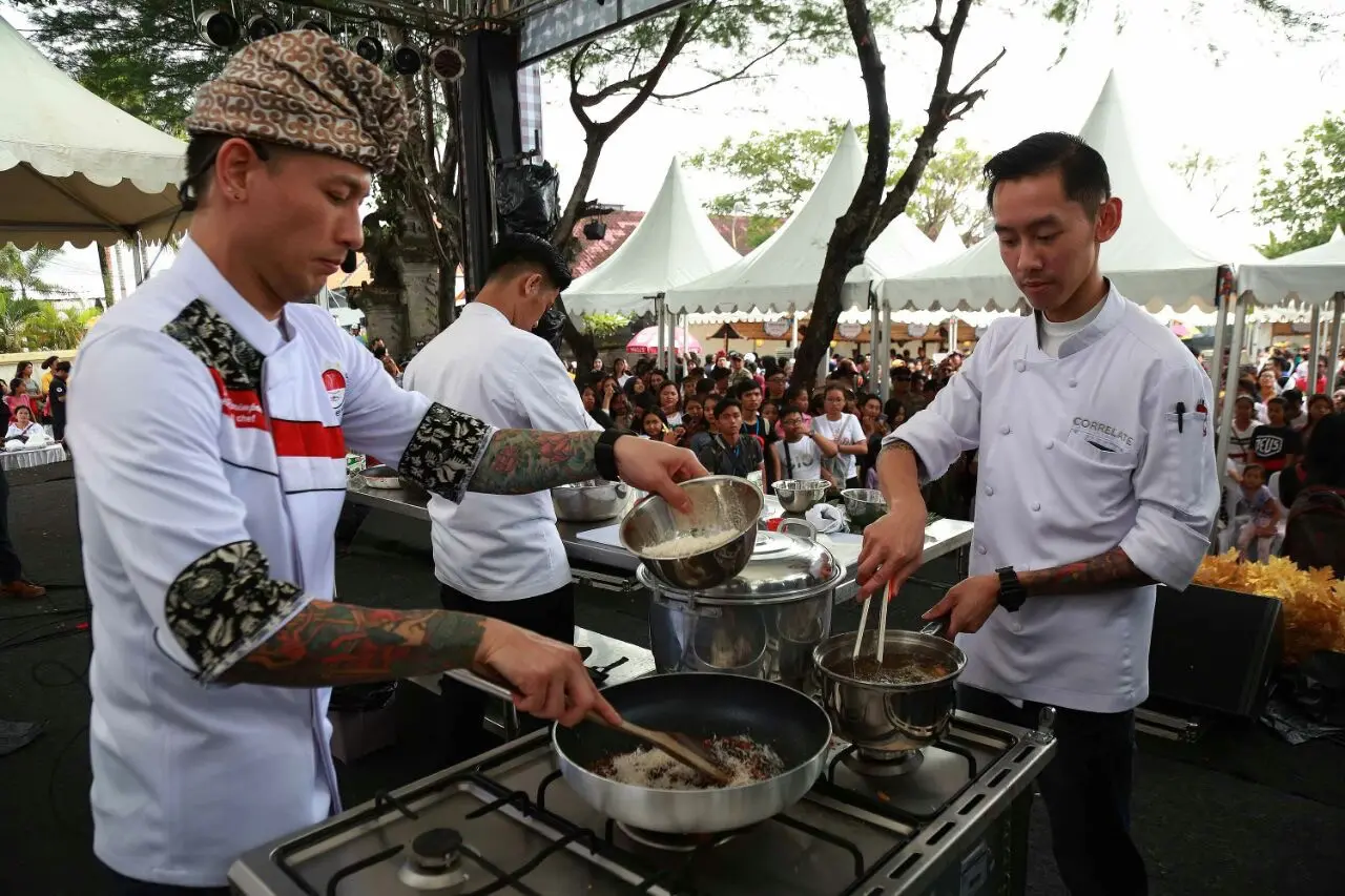 Demo masak Chef Juna di SMA di Tabanan (Foto: Ferry Noviandi)