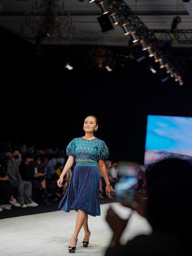 8 Potret Alumni D'Academy Jadi Model di Indonesia Fashion Week 2022, Memukau
