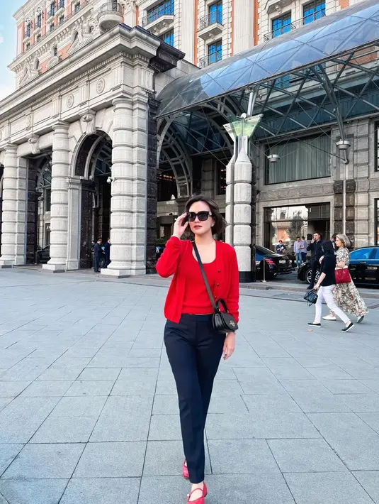 Pakai barang branded, Shandy Aulia kenakan Dior Small Montaigne Rp59jutaan dan kacamata Dior Rp8jutaan