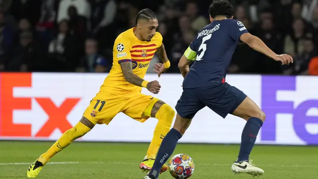 Foto: Aksi Gemilang Rapinha, Borong 2 Gol Bawa Barcelona Bungkam PSG di Liga Champions