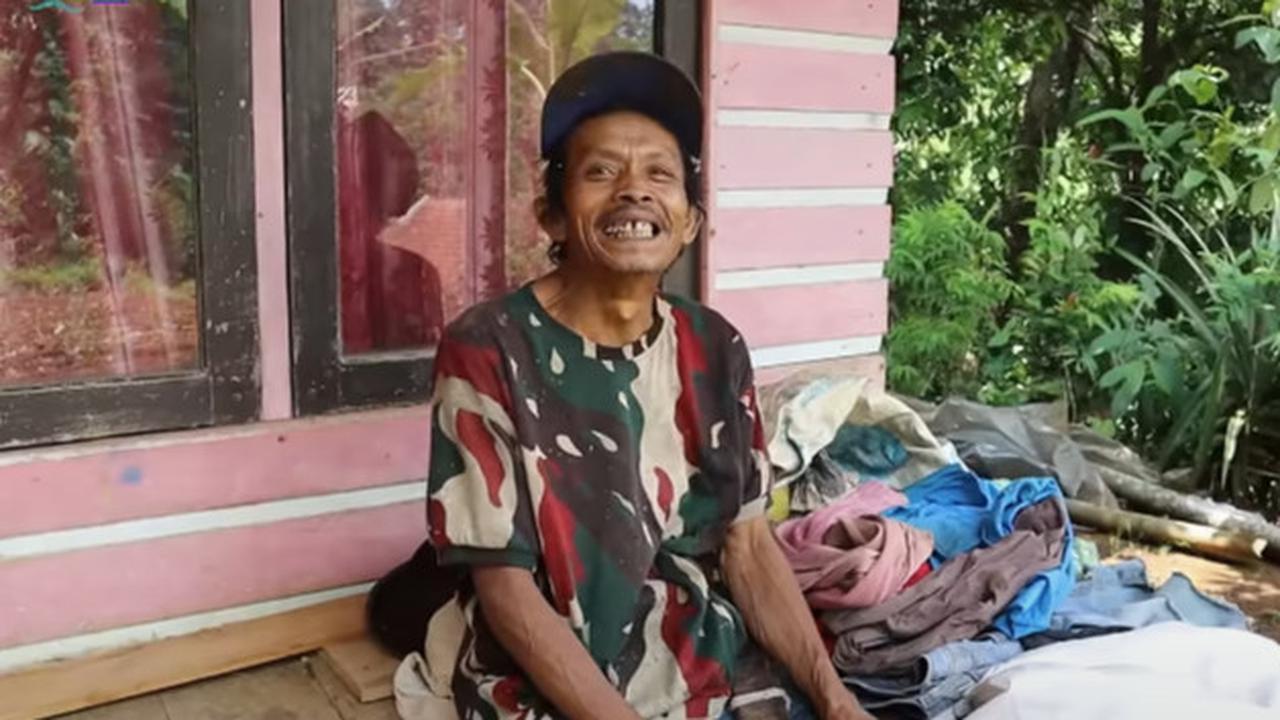 Kisah Hidup Penyadap Getah Pinus, Tinggal di Pelosok Desa dengan Penghasilan Minim