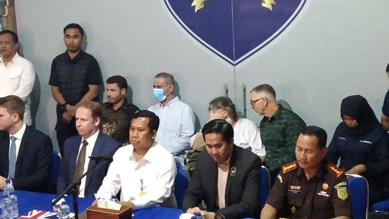 Pemerintah Indonesia Serahkan Dua Narapidana Narkotika Inggris ke Negara Asal