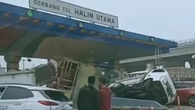 Kecelakaan Beruntun Terjadi di Gerbang Tol Halim Utama, Libatkan 5 Kendaraan