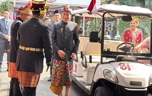 Pakai Baju Adat Bali, Jokowi Hadiri HUT ke-81 RI di Istana Merdeka