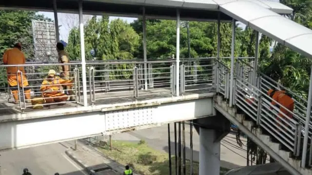 Penampakan jembatan penyeberangan orang (JPO) di Jalan Raya Bekasi, Cakung, Jakarta Timur.