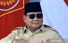 Momen Langka! 80 Penerjun Terbaik TNI, Termasuk Satwa, Meriahkan HUT Ke-80 TNI di Monas Disaksikan Prabowo