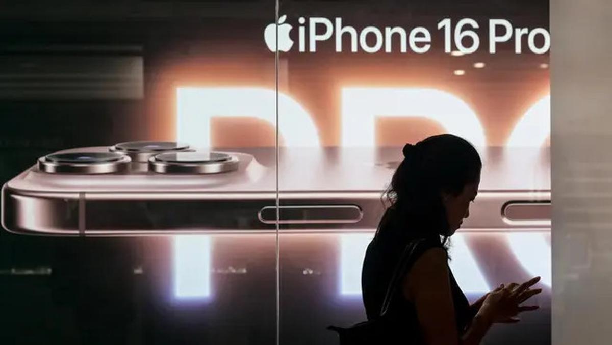 Antusiasme Pencinta Apple Sambut Peluncuran Sekaligus Penjualan iPhone 16 Series di Indonesia