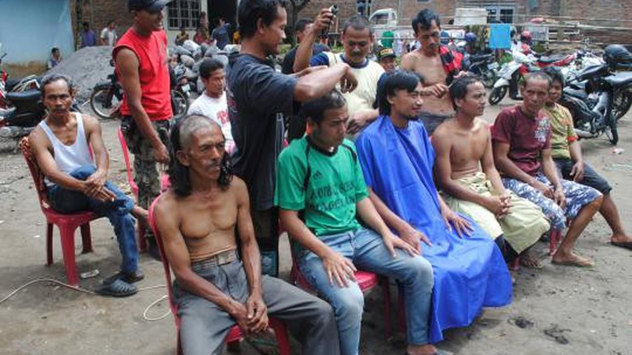 2 Terdakwa kasus bambu bebas, warga Magelang cukur gundul massal