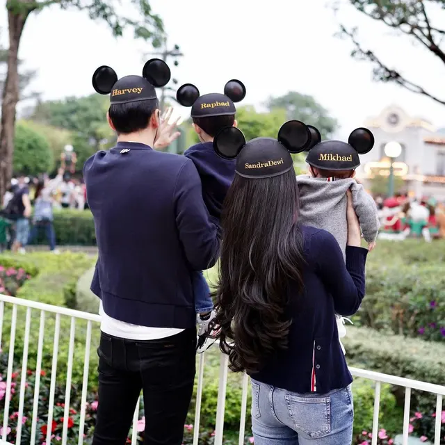 6 Potret Liburan Sandra Dewi dan Harvey Moeis ke Berbagai Negara,