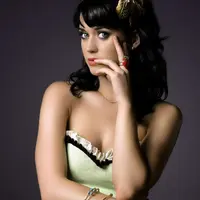 Kabar gembira untuk kalian yang siap nonton konser Katy Perry di ICE. Ada kacamata spesial lho buat kalian.