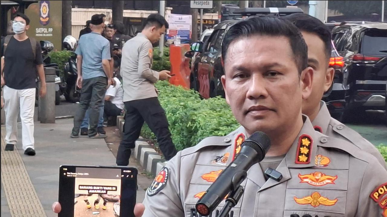2 Pria Bawa Bom Molotov Diamankan Polisi saat Demo Mahasiswa