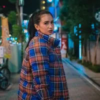 Ini kunci andalan Ayushita untuk tampil rebel-boyish yang modern. (Sumber foto: ayushita/instagram)