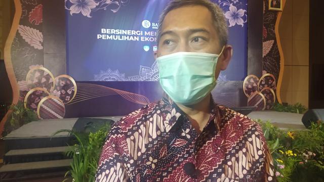 Kepala Bank Indonesia Perwakilan Tasikmalaya Darjana tengah memberikan penjelasannya di depan wartawan, di Tasikmalaya, Jawa Barat.