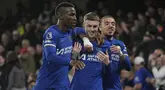 Memang menjadi suatu kebanggaan tersendiri bagi pemain asli Inggris bisa mencetak hat-trick di kompetisi sebesar Premier League, apalagi jika hat-trick tersebut dicetak ke gawang klub raksasa seperti Manchester United.  Tercatat hanya 3 pemain asli Inggris yang mampu melakukan hal tersebut.  Siapa pun?  Berikut daftar ketiganya.  (Foto AP/Kin Cheung)