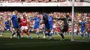 Pemain Arsenal Eddie Nketiah mencetak gol ke gawang Everton pada pertandingan sepak bola Liga Inggris di Emirates Stadium, London, Inggris, 22 Mei 2022. Arsenal menang dengan skor 5-1. (AP Photo/David Cliff)