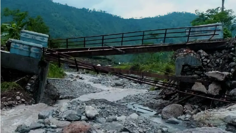 Jembatan Kali Mrawu Putus, Ratusan Warga Dukuh Buana Terisolasi