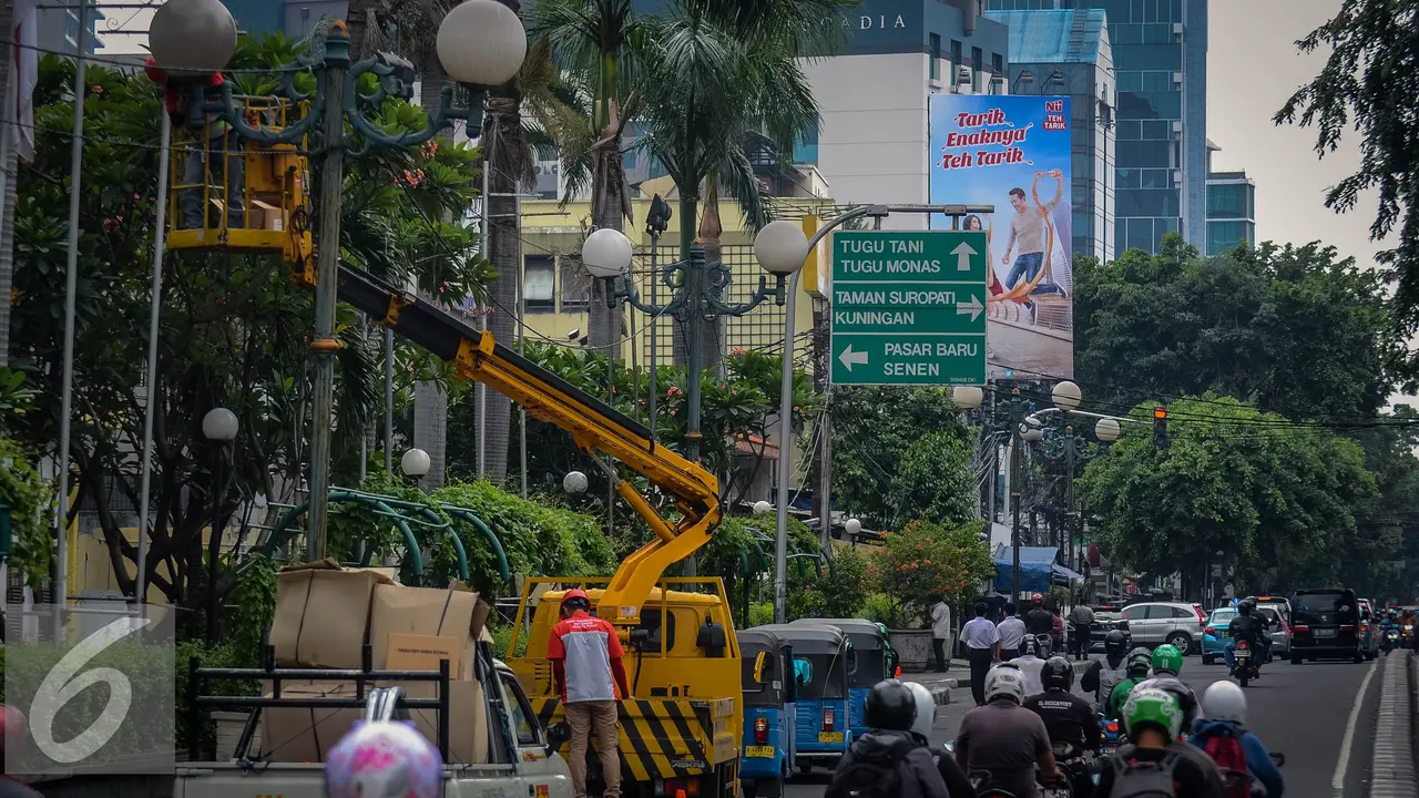 20160927-Perawatan Lampu Jalan-Jakarta- Faizal Fanani