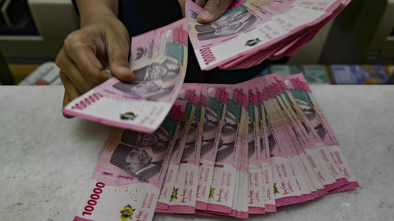 Rupiah Merosot ke Rp17.750 per Dolar AS, Sentimen Timur Tengah Masih Menekan Pasar