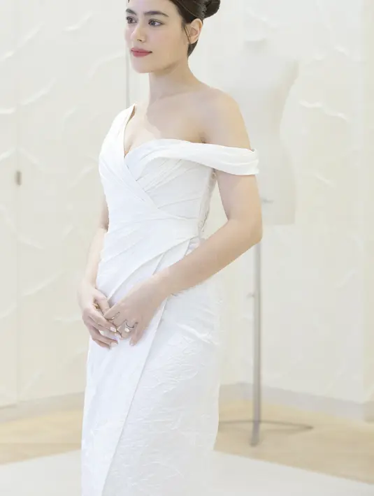 Tiga gaun lainnya diungkapkan oleh Dior sebagai gaun yang belum pernah ada sebelumnya. Gaun-gaun ini juga merupakan impian dari Maria Grazia Chiuri untuk Kimberley. [Foto: Document/Dior]