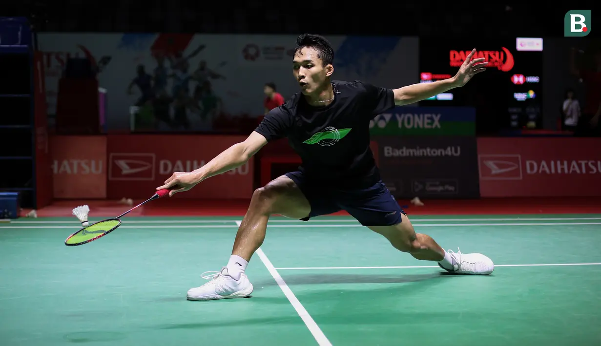 <p>Pebulutangkis tunggal putra Indonesia, Jonatan Christie saat melakukan latihan menjelang Indonesia Masters 2023 yang berlangsung di Istora Senayan, Jakarta, Senin (23/01/2023). (Bola.com/Bagaskara Lazuardi)</p>