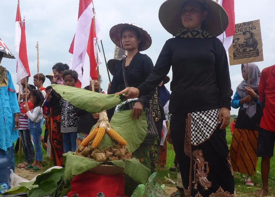 Berbagai hasil bumi disertakan sebagai bukti Bumi adalah ibu segala ibu yang menghidupi seluruh makhluk. (foto: Liputan6.com/dok JM-PPK/edhie prayitno ige)