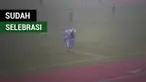 Berita video momen pemain klub Yunani sudah melakukan selebrasi padahal gol tidak jadi tercipta di Divisi 3.