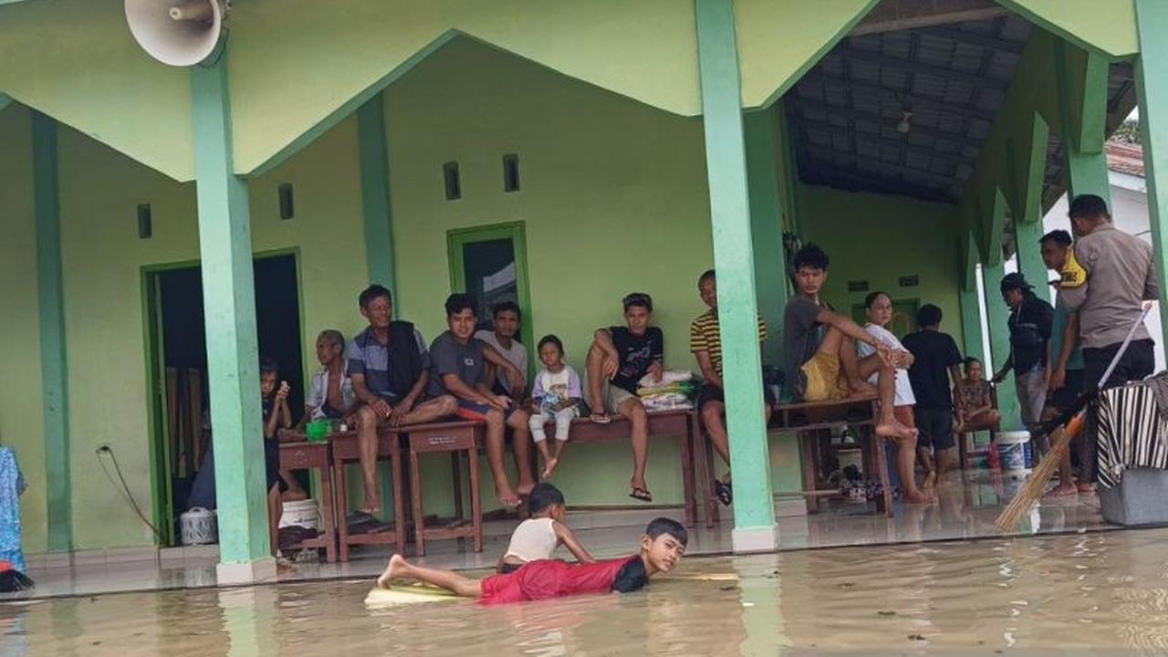 Pengungsi Banjir Serdang Bedagai Butuh Bantuan Selimut dan Obat-obatan Mendesak