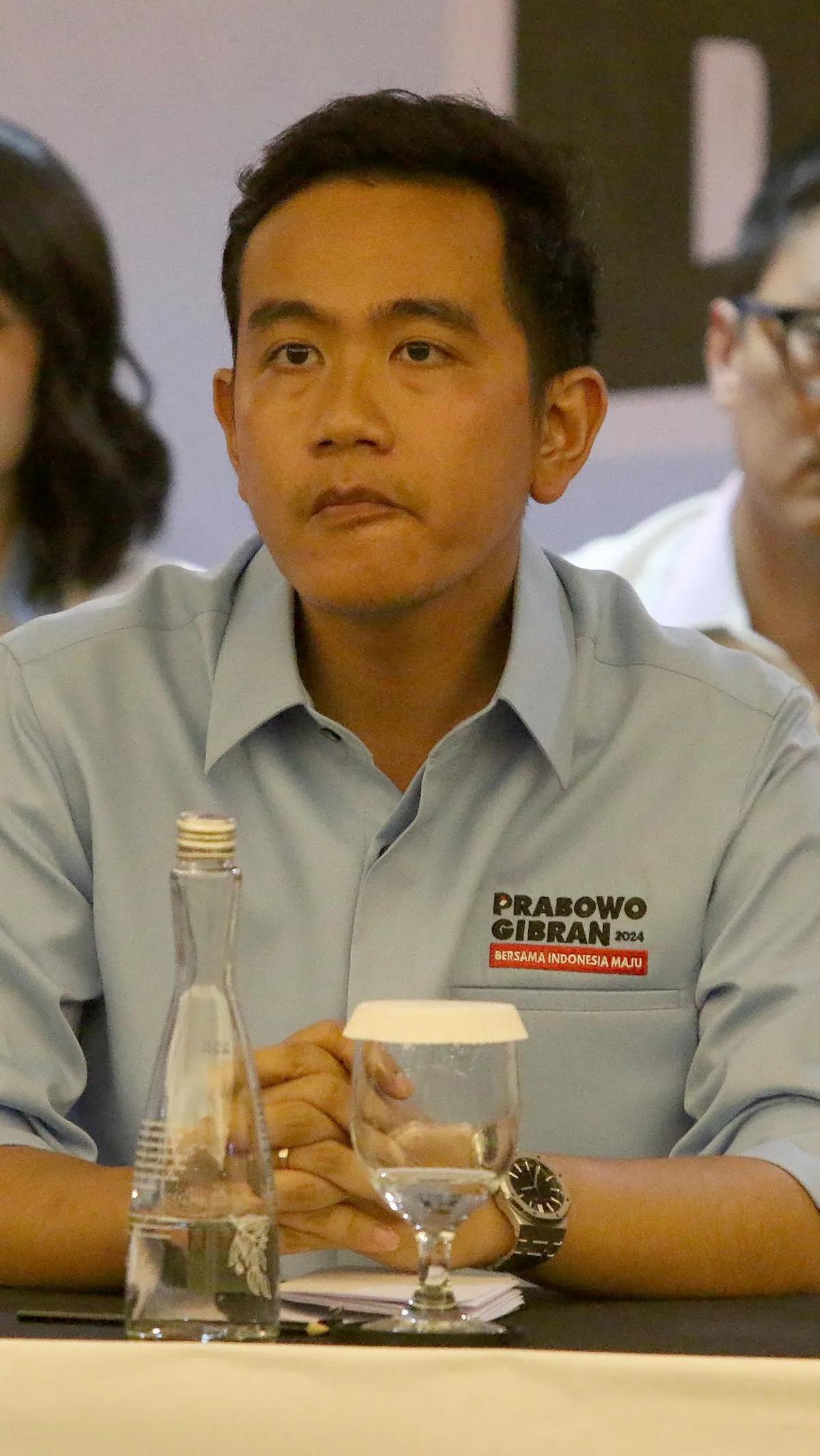 "Beliau itu salah satu idola, dan salah satu alasan saya masuk politik. Dia itu anak muda dan mau mengabdi untuk bangsa," kata Gibran.<br>