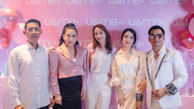 Sejumlah artis papan atas seperi Adelia Pasha, Ely Sugigi, Bebizi, Lutfi Agizal dan Wirang Birawa turut hadir dalam peluncuran produk U&ME Skincare. (ist)