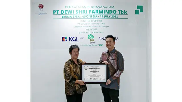 Pencatatan perdana saham PT Dewi Shri Farmindo Tbk (DEWI), Senin (18/7/2022) (Foto: BEI)