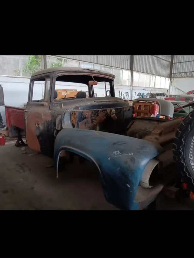Mobil Denny Caknan saat dibongkar