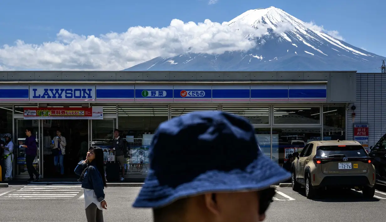 Karena alasan visual, lokasi ini telah mendapatkan reputasi sebagai sudut pandang foto yang sangat khas Jepang dan menjadi favorit bagi banyak wisatawan. (Philip FONG/AFP)
