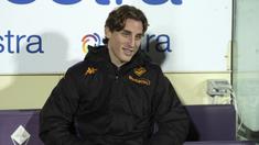 Pemain Fiorentina, Edoardo Bove duduk di bangku cadangan timnya saat laga lanjutan Liga Italia 2024/2025 melawan Udinesie di Artemio Franchi Stadium, Florence, Italia, Minggu (24/12/2024). (AP Photo/LaPresse/Massimo Paolone)