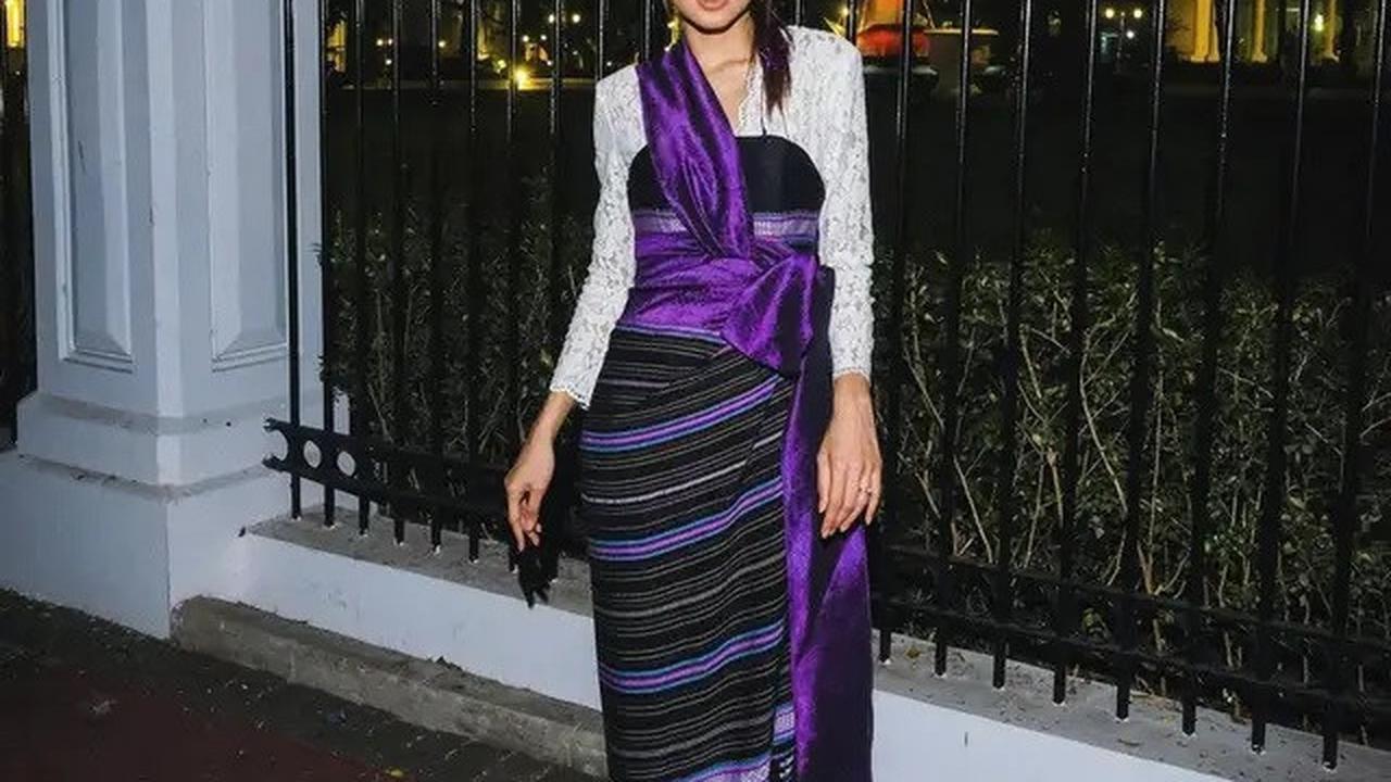 Tampil Memukau dengan Kebaya Kutu Baru Panjang, Intip Gaya Mikha Tambayong dan Selebriti Lainnya