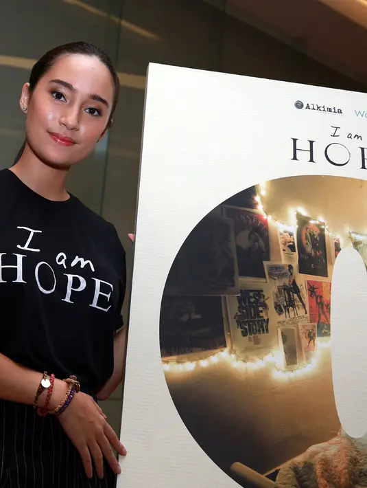 'Kebanyakan penderita kankernya senang saat aku main ke sana, kita main-main, cerita-cerita dan membuat aku senang juga berbagi bersama,' tandas Tatjana Saphira. (Deki Prayoga/Bintang.com)