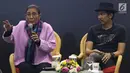 Menteri KKP, Susi Pudjiastuti (kiri) saat berbicara pada talkshow Mari Jaga Laut Masa Depan Bangsa di Hall B JCC, Jakarta, Sabtu (6/4). Menteri Susi menghimbau masyarakat, khususnya komunitas pecinta laut untuk terus menjaga keberlangsungan kehidupan di laut. (Liputan6.com/Helmi Fithriansyah)