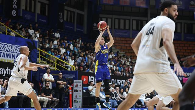 IBL 2026: Main di Kandang, Satria Muda Bandung Dipermalukan Dewa United Banten